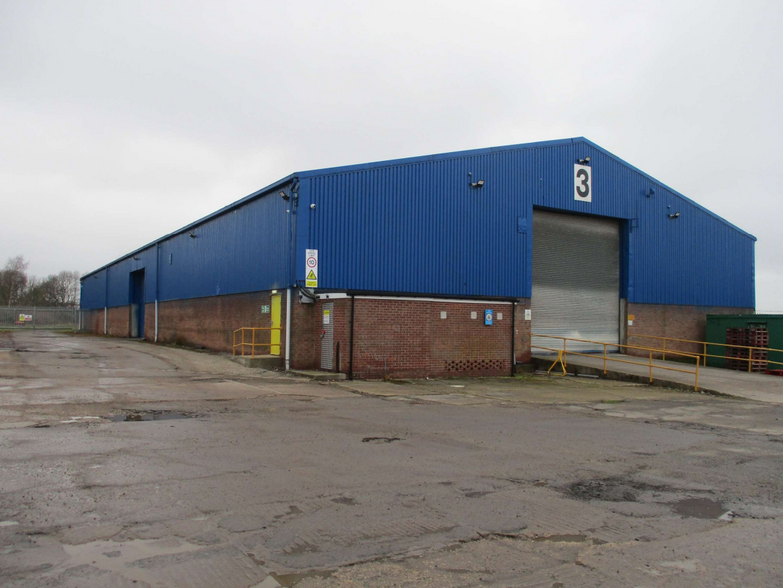 Gamston Airfield, Retford for lease - Building Photo - Image 1 of 5