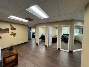 698 12th St SE, Salem, OR for lease Interior Photo- Image 2 of 8