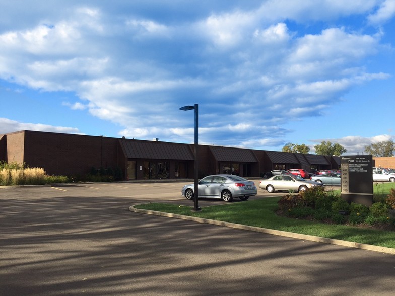 281-339 Messner Dr, Wheeling, IL for lease - Building Photo - Image 1 of 6