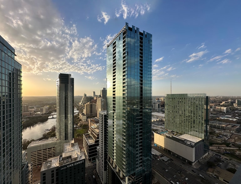 610 Davis St, Austin, TX for lease - Building Photo - Image 3 of 8