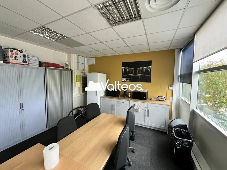 10 Rue Claude-Marie Perroud, Toulouse for lease - Interior Photo - Image 3 of 18