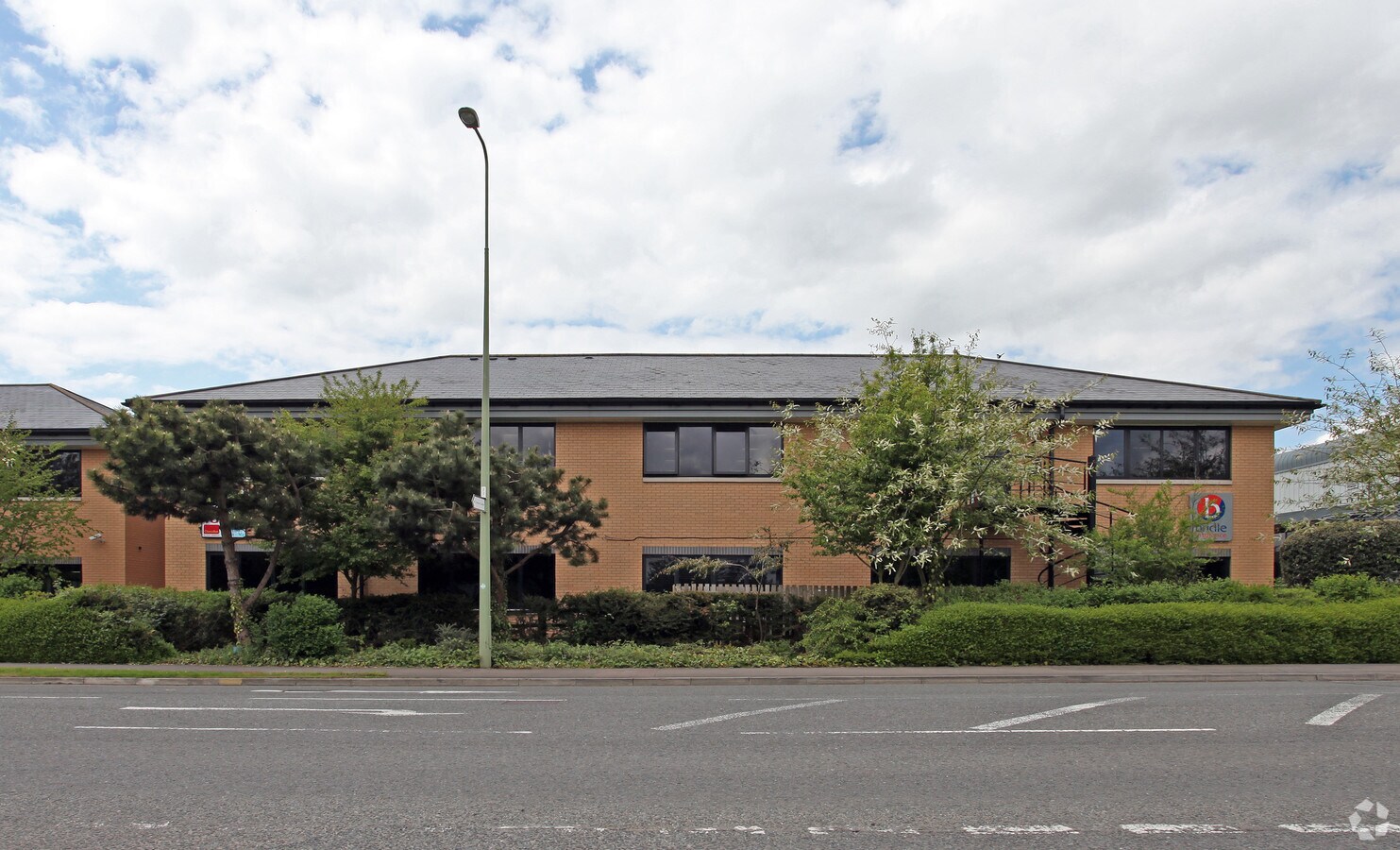 Range Rd, Witney, OXF OX29 0YN Deer Park House