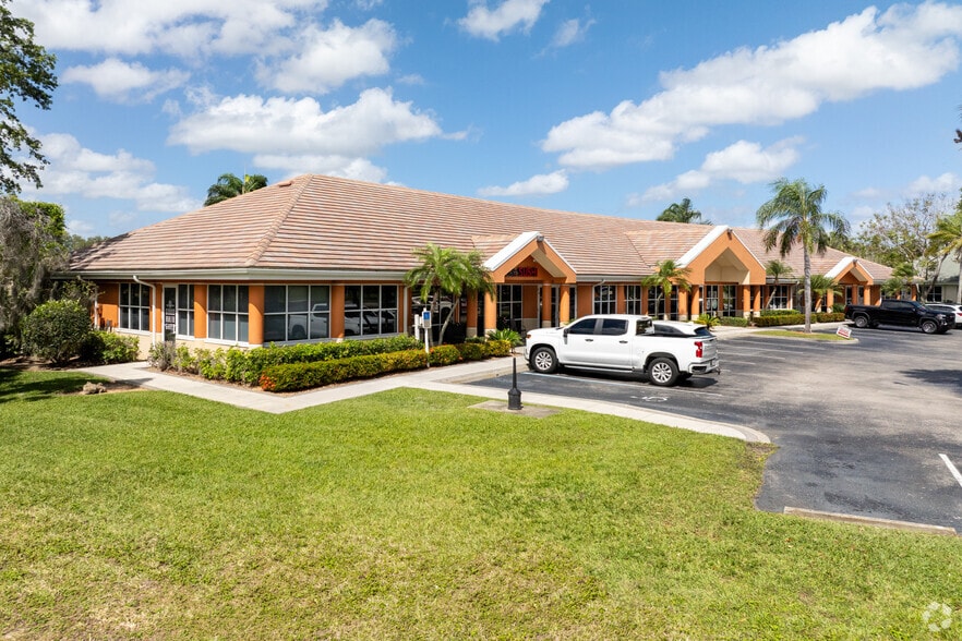 11940 Fairway Lakes Dr, Fort Myers, FL for sale - Primary Photo - Image 1 of 5
