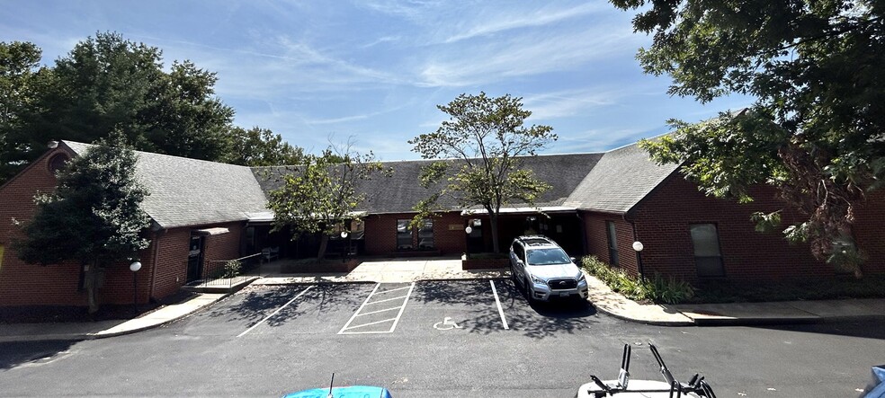 3042 Berkmar Dr, Charlottesville, VA for lease - Building Photo - Image 3 of 12