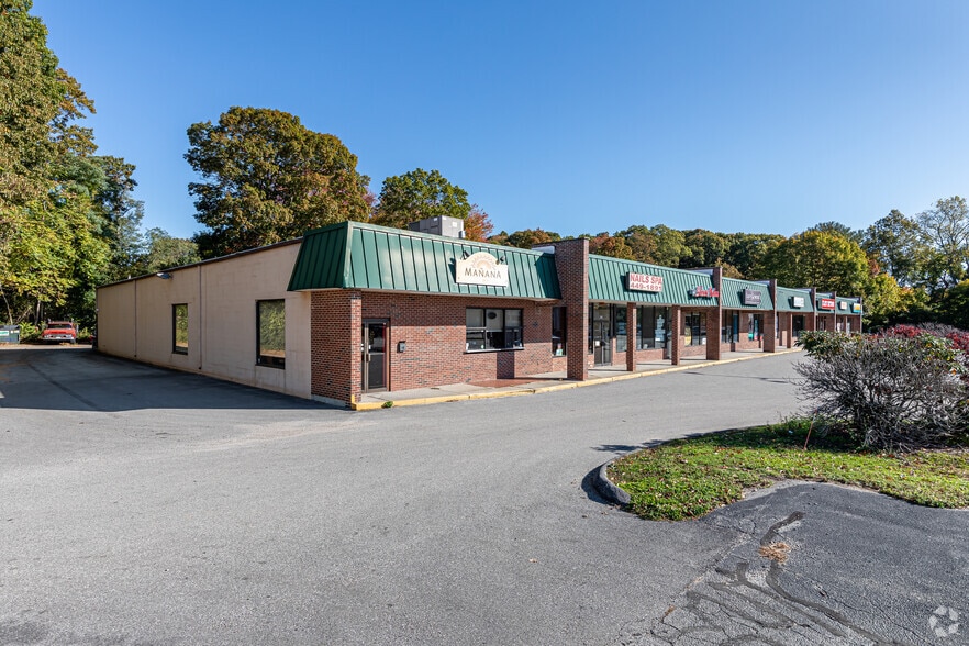 970-992 Poquonnock Rd, Groton, CT for lease - Building Photo - Image 3 of 5