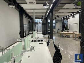 Flex in Marseille for lease Building Photo- Image 2 of 16