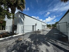 611 NE 42nd St, Deerfield Beach, FL for lease Building Photo- Image 2 of 5