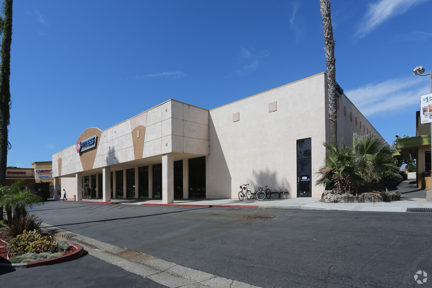 5858 Warner Ave, Huntington Beach, CA for lease - Primary Photo - Image 1 of 4