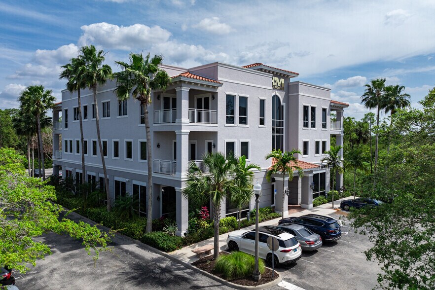 950 Encore Way, Naples, FL for lease - Building Photo - Image 2 of 12