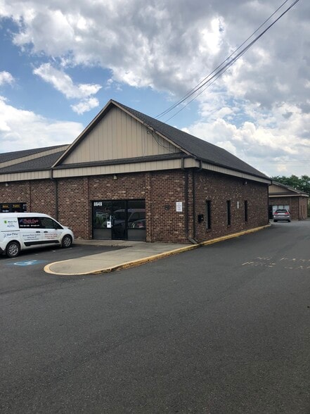 8635-8649 Phoenix Dr, Manassas, VA for lease - Building Photo - Image 1 of 3