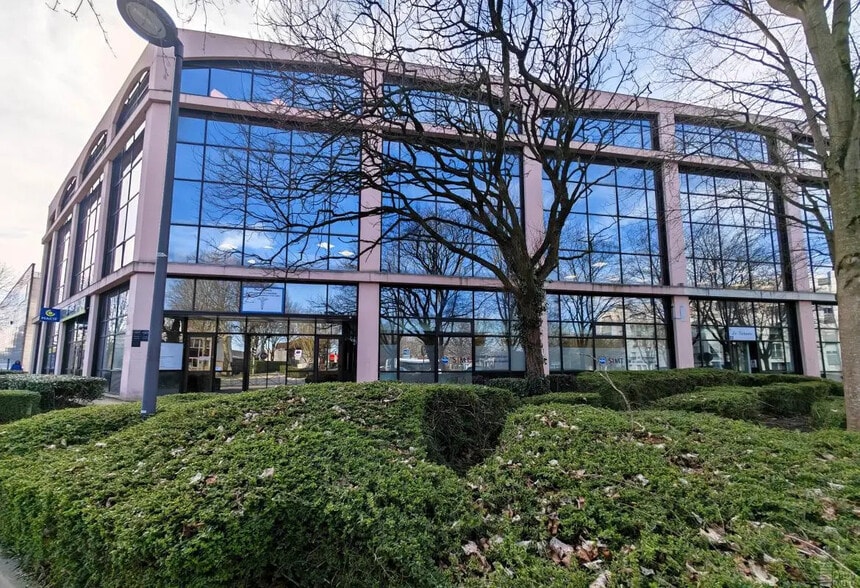 Office in Torcy for lease - Building Photo - Image 2 of 18