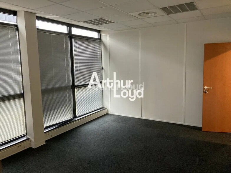 Office in Reims for lease - Interior Photo - Image 3 of 11