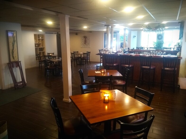 4520 East Lake Rd, Canandaigua, NY for sale - Interior Photo - Image 2 of 14