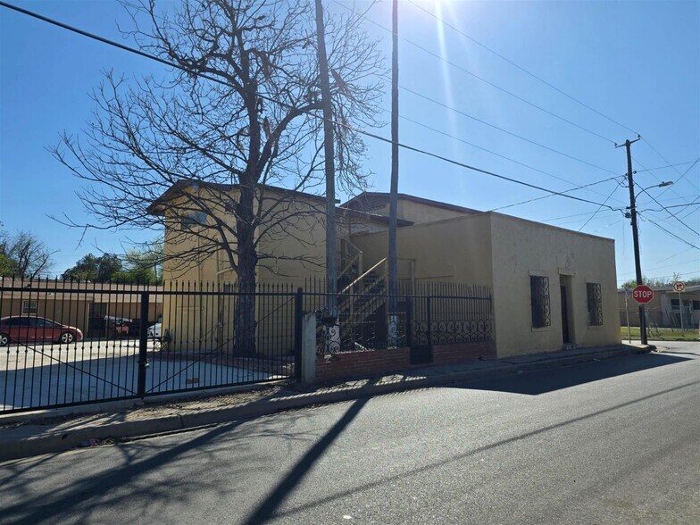 319 Hidalgo St, Laredo, TX for sale - Building Photo - Image 2 of 12