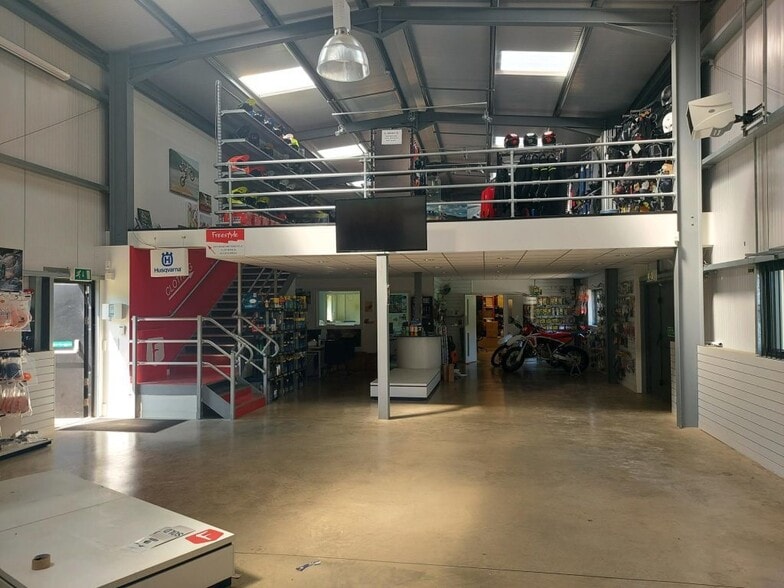 Wadhurst Rd, Mark Cross for lease - Building Photo - Image 3 of 39