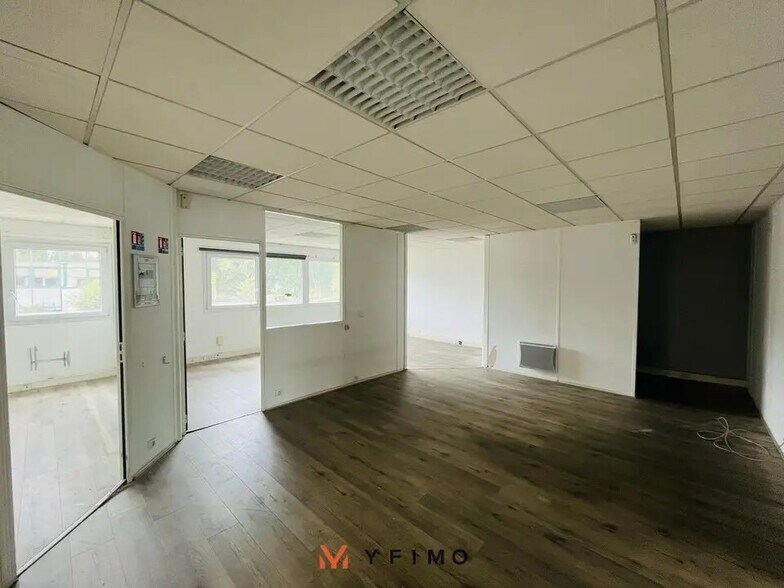 Office in Trappes for lease - Interior Photo - Image 3 of 4