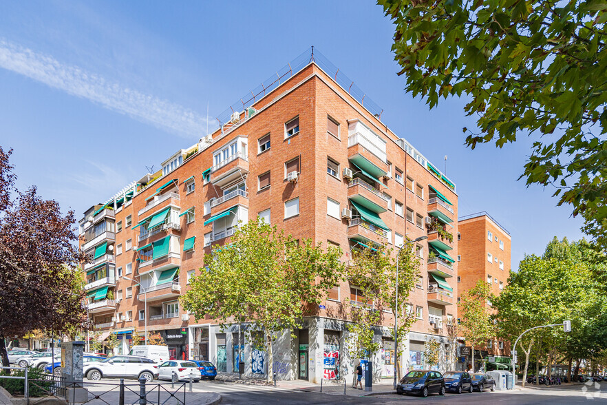 Multifamily in Madrid, MAD for sale - Primary Photo - Image 1 of 2