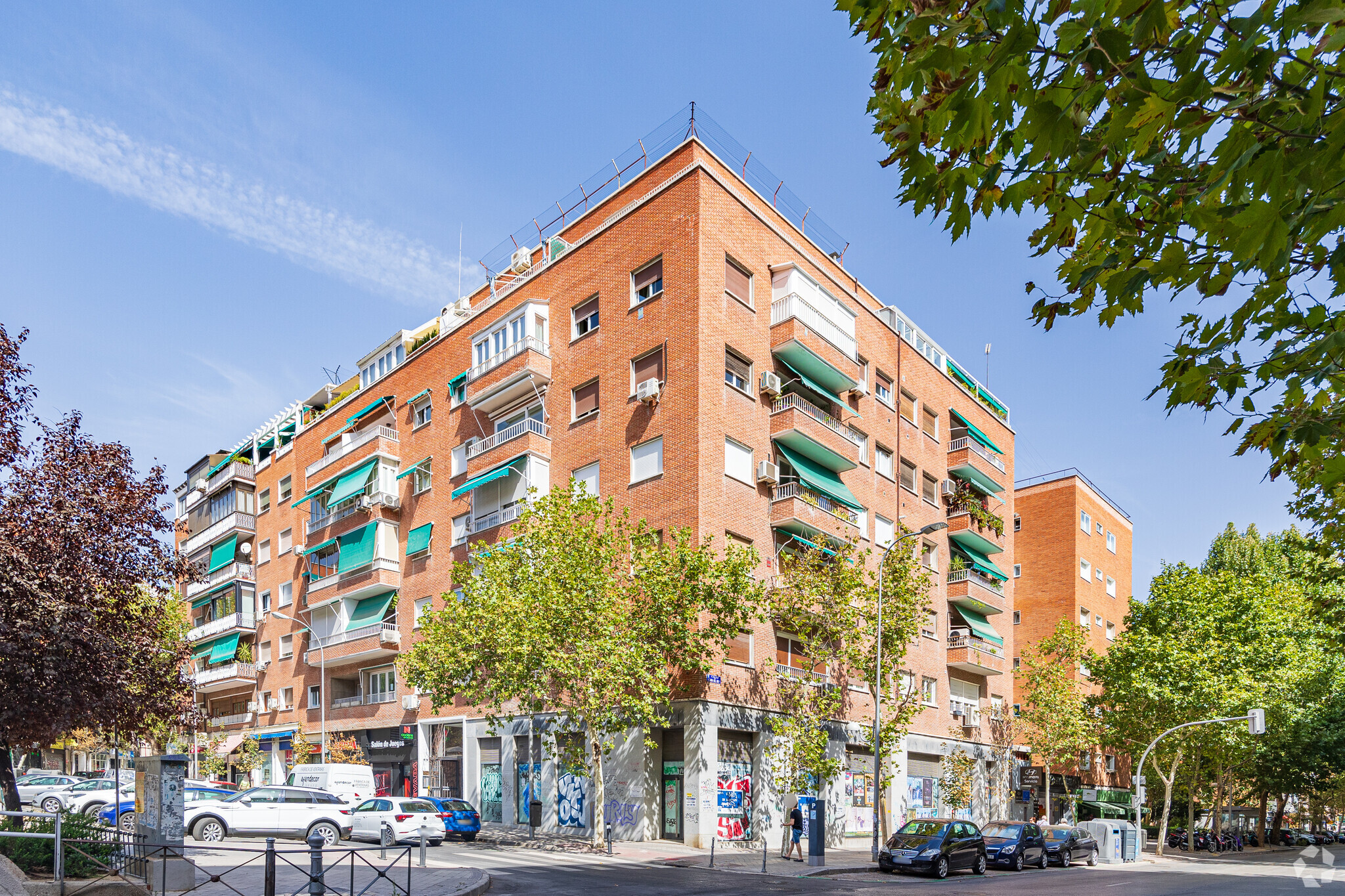 Multifamily in Madrid, MAD for sale Primary Photo- Image 1 of 3