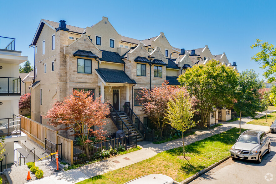 322-362 62nd Av W, Vancouver, BC for sale - Primary Photo - Image 1 of 2