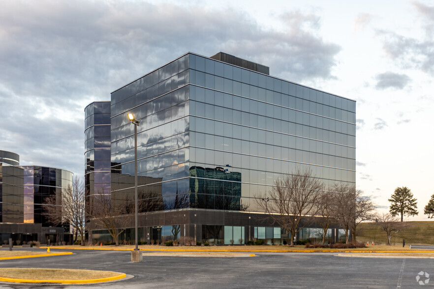 10150 N Ambassador Dr, Kansas City, MO for lease - Building Photo - Image 2 of 5