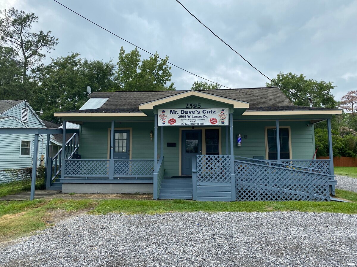 2595 W Lucas Dr, Beaumont, TX 77706