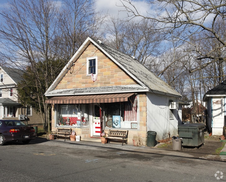 305 4th Ave, Bay Shore, NY for sale - Building Photo - Image 2 of 2