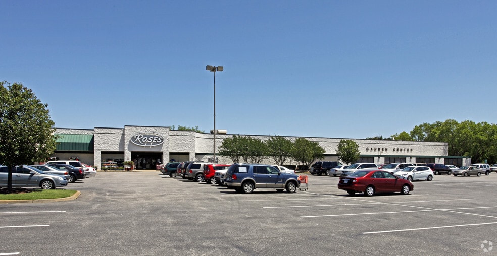 701 Battlefield Blvd N, Chesapeake, VA for lease - Primary Photo - Image 2 of 16