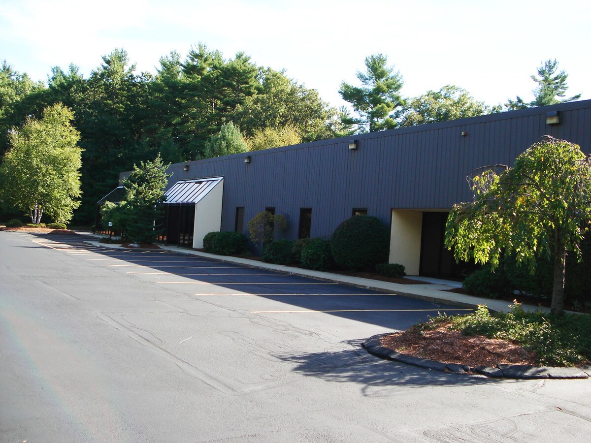 17 Clinton Dr, Hollis, NH 03049