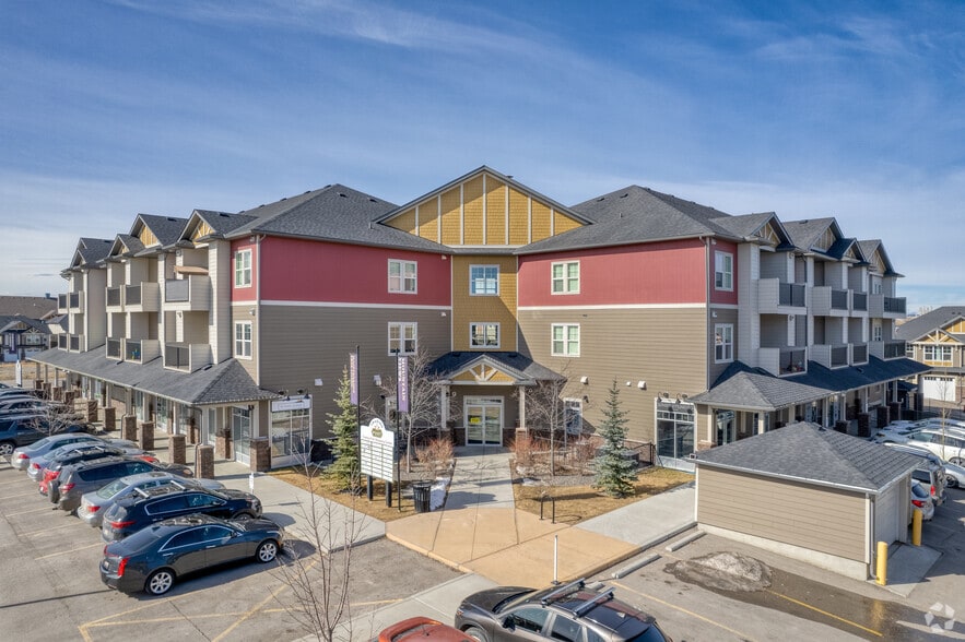 101 Sunset Dr, Cochrane, AB for lease - Primary Photo - Image 2 of 7