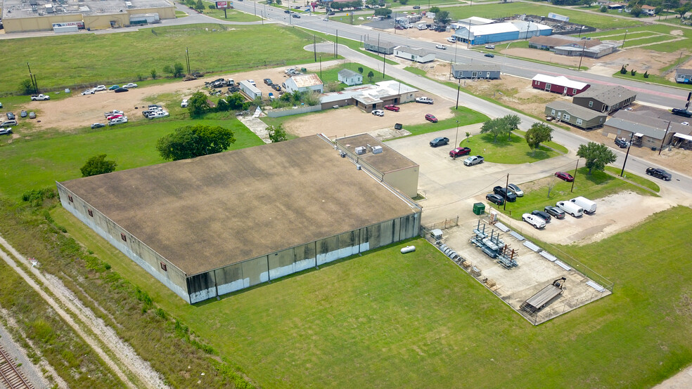 1801 Stolz St, Victoria, TX for sale - Building Photo - Image 3 of 81