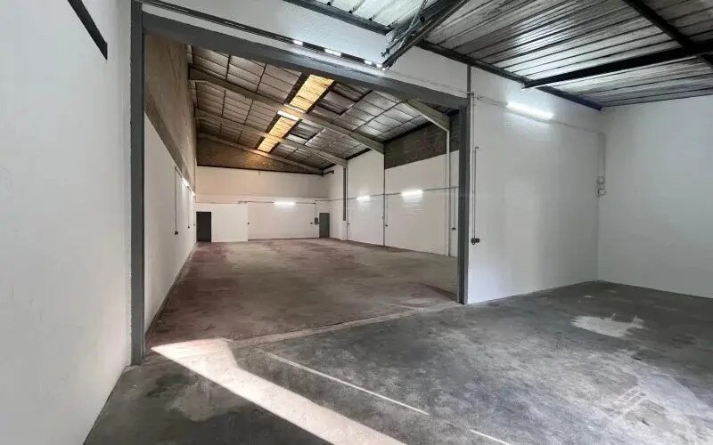 Office in Eaubonne for lease - Building Photo - Image 3 of 11