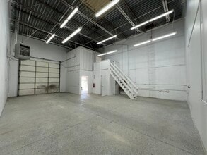9525-9539 S 500 W, Sandy, UT for lease Interior Photo- Image 1 of 10