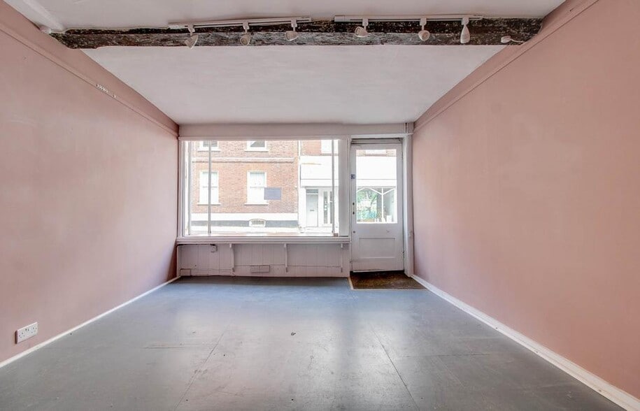 71 High St, Lewes for sale - Interior Photo - Image 2 of 26