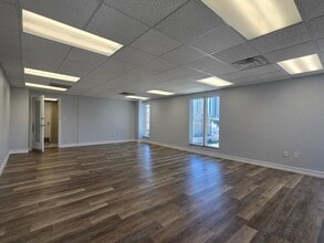 447 3rd Ave N, Saint Petersburg, FL for lease Interior Photo- Image 2 of 4