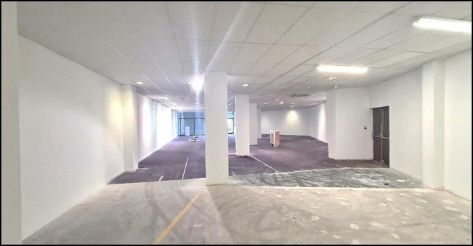 Retail in Herblay-sur-Seine for lease Building Photo- Image 1 of 8