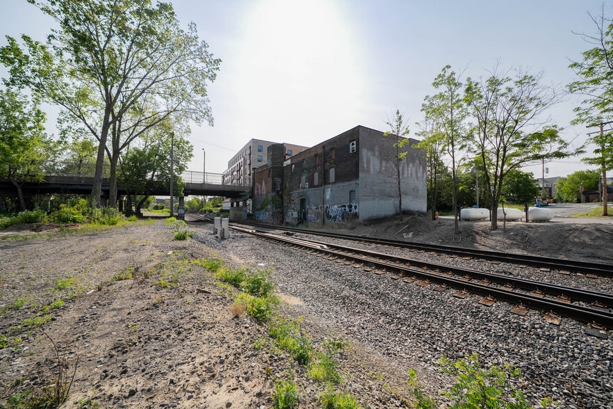 2446 25th St, Cleveland, OH for sale - Building Photo - Image 3 of 6