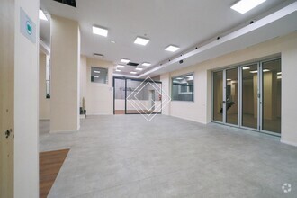 Retail in Madrid, Madrid for lease Interior Photo- Image 2 of 10