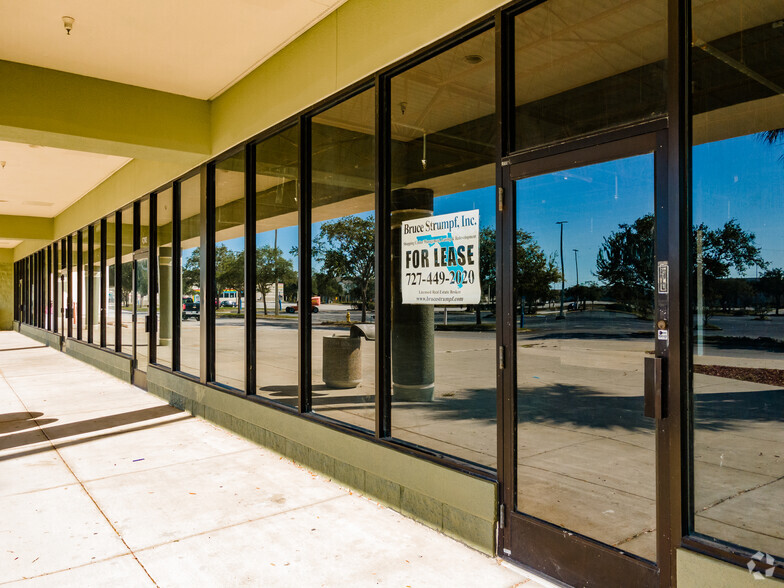 6233-6341 Tacoma Dr, Port Richey, FL for lease - Building Photo - Image 3 of 19