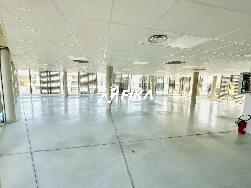 Office in Mérignac for lease Interior Photo- Image 1 of 9