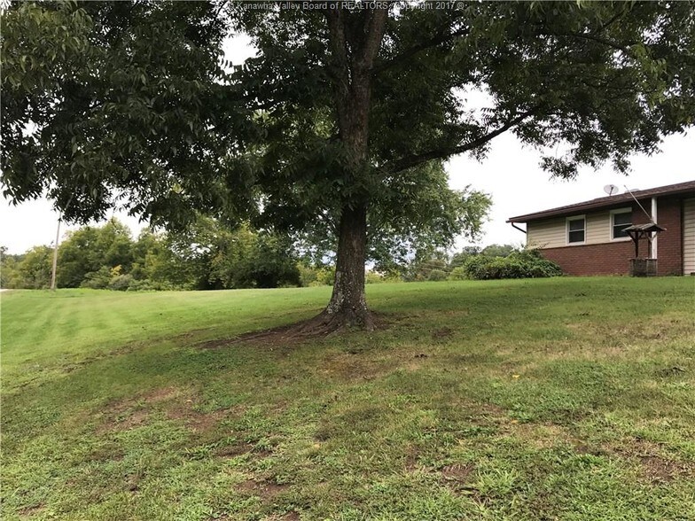 2486 Rt 60, Hurricane, WV 25526