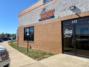 240-254 Airport Rd, Winchester, VA for lease Interior Photo- Image 1 of 9