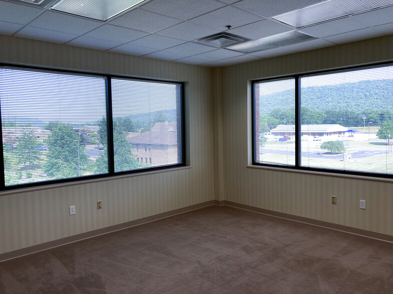 2805 Old Post Rd, Harrisburg, PA for lease - Interior Photo - Image 2 of 8