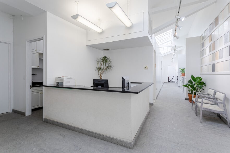 234 Russell St, Brooklyn, NY for lease - Interior Photo - Image 2 of 30