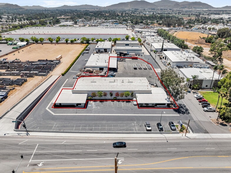 575-585 Iowa Ave, Riverside, CA for lease - Building Photo - Image 1 of 9