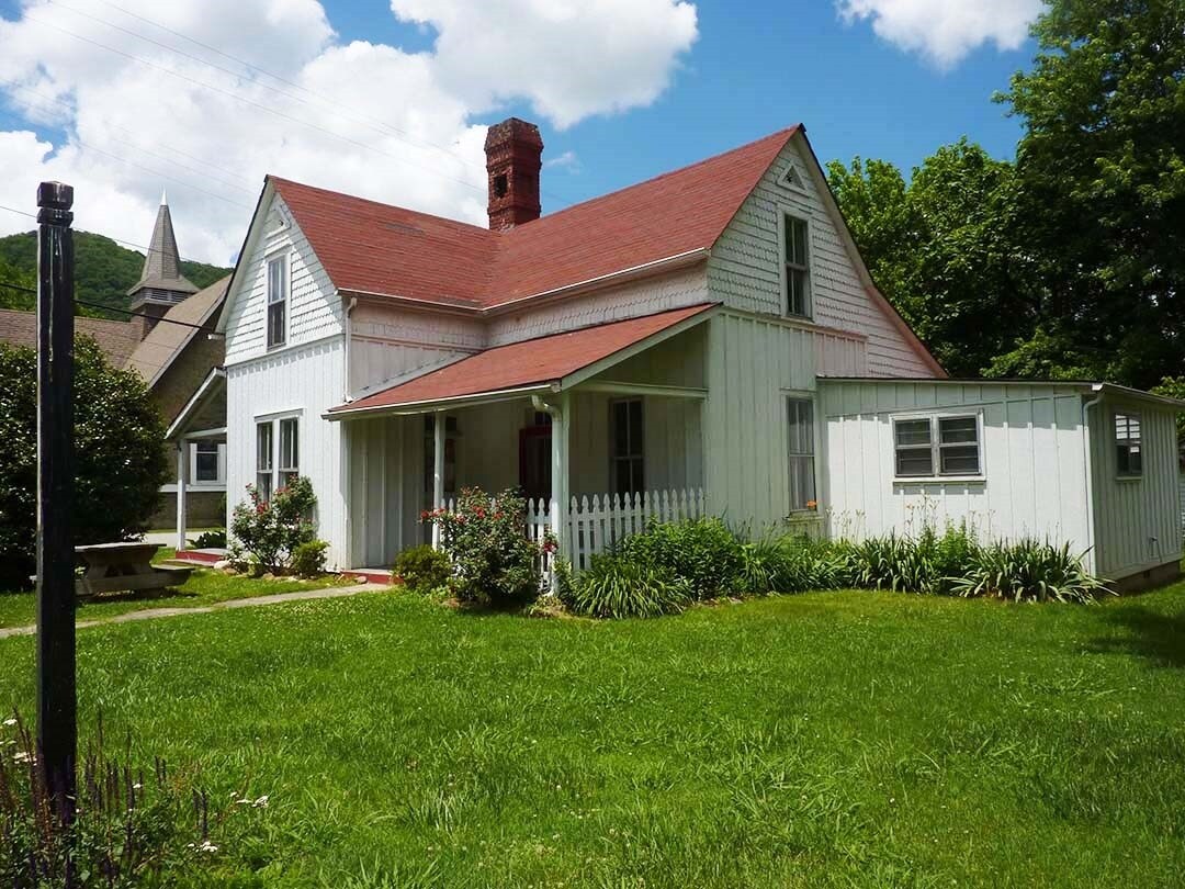 81 Bridge St, Hot Springs, NC for sale Primary Photo- Image 1 of 1