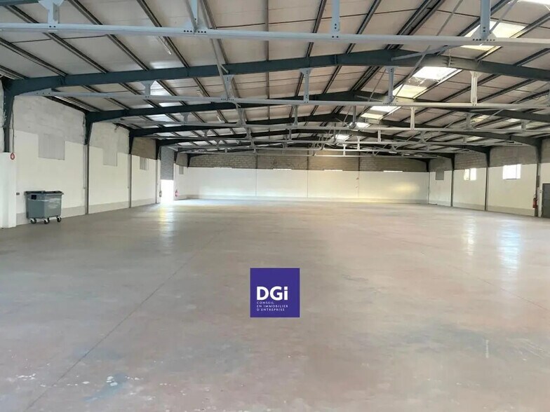 Office in Saint-Gilles for lease - Building Photo - Image 2 of 5