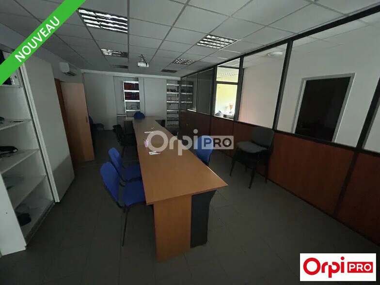 Office in Valence for lease - Interior Photo - Image 3 of 5