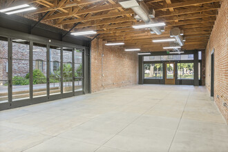 207 S Fair Oaks Ave, Pasadena, CA for lease Interior Photo- Image 2 of 2