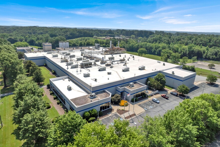 816 W Fieldcrest Rd, Eden, NC for sale - Building Photo - Image 2 of 16