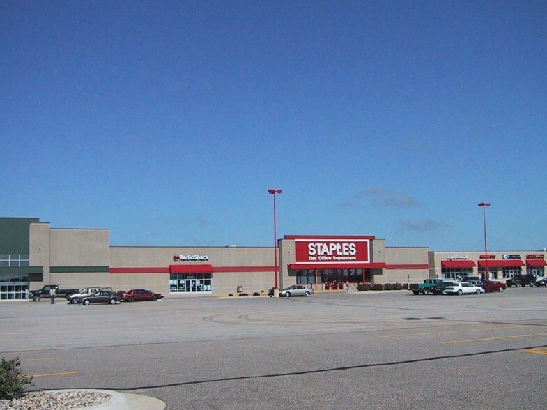 1701 18th Ave NW, Austin, MN for sale - Primary Photo - Image 1 of 1